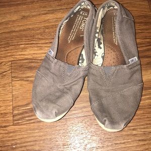 Toms brow slide on flat 7.5